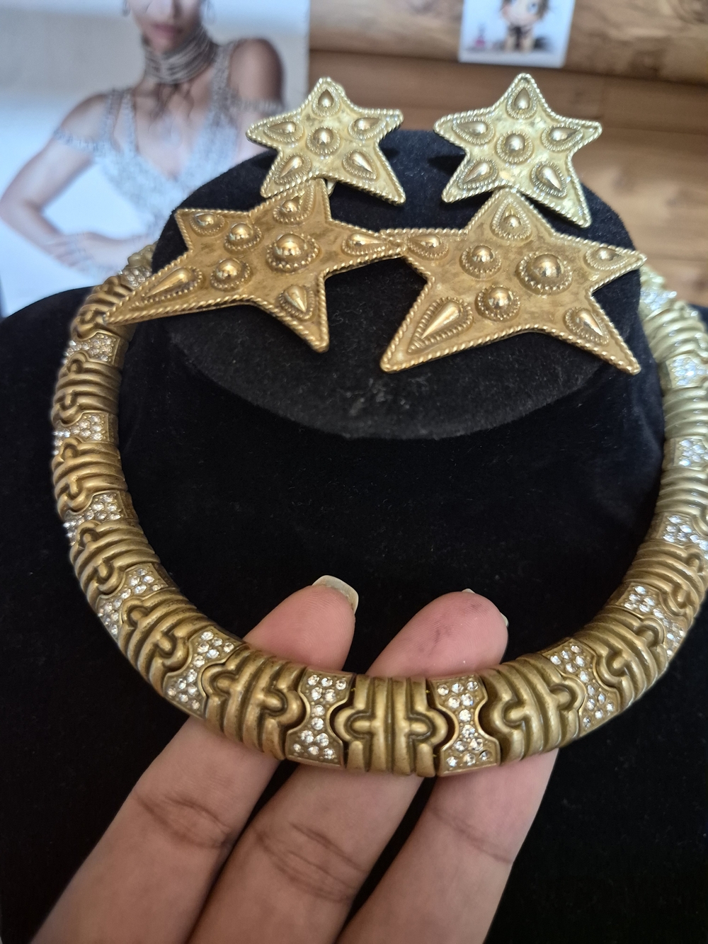 Gold Matte  Star Motif Collar Necklace and Earrings Set